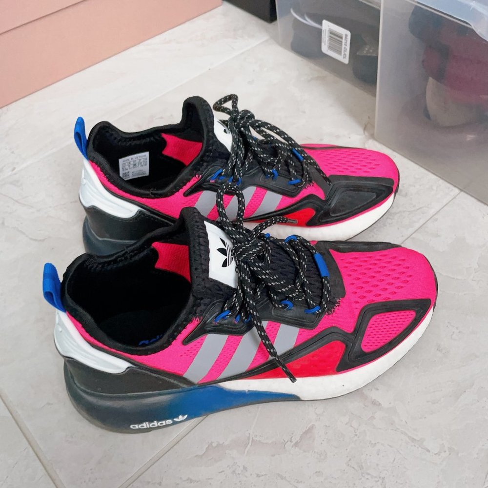 98% NEW WOMEN ULTRA BOOST, SIZE 6.5